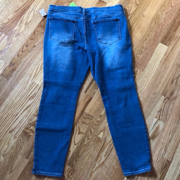 1 LEFT💋 NWT MUDD MID-RISE CROPPED SKINNY JEANS 15 - Picture 3 of 7